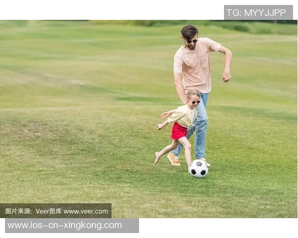 我爸爸的足球热情与家庭生活的点滴故事 我爸爸的足球热情与家庭生活的点滴故事